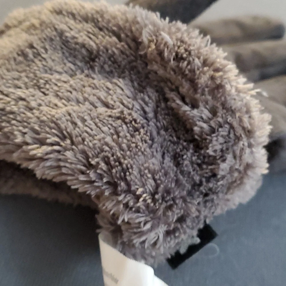 Gray cozy woman's winter faux fur lined. Very‎ good used condition.